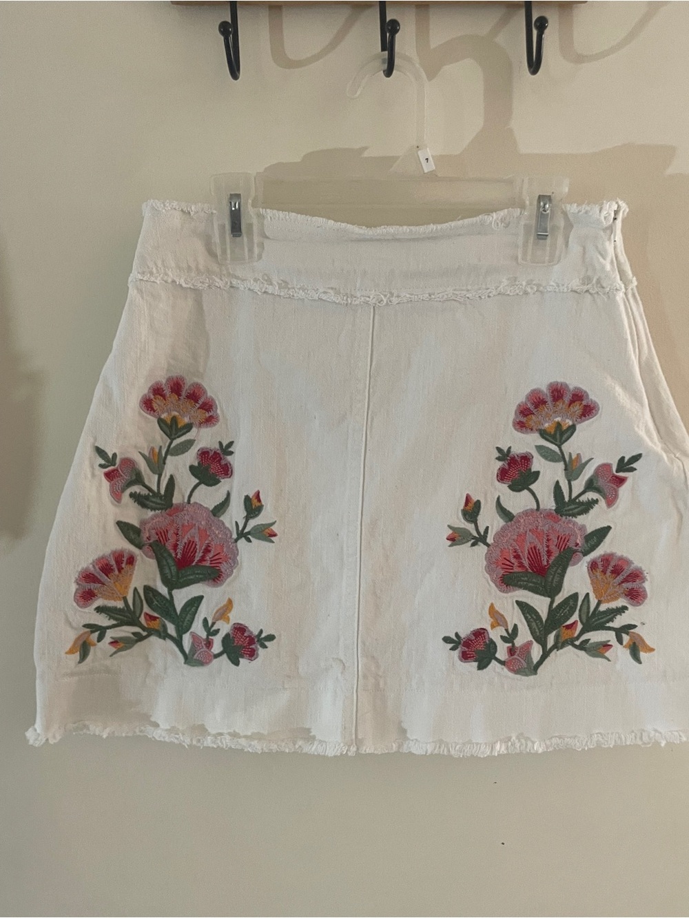 Jealous Tomato White Floral Embroidered Denim Mini Skirt Boho Cottagecore Size S - Picture 2 of 11